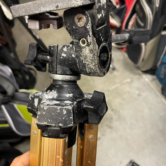 Vintage camera tripod by Coaster with extendable legs . - Picture 5 of 12